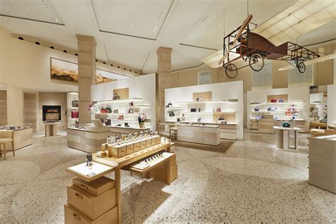 louis vuitton rome rinascente via tritone roma|Louis Vuitton Roma Tritone store, Italy.